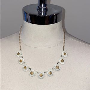 White daisy necklace